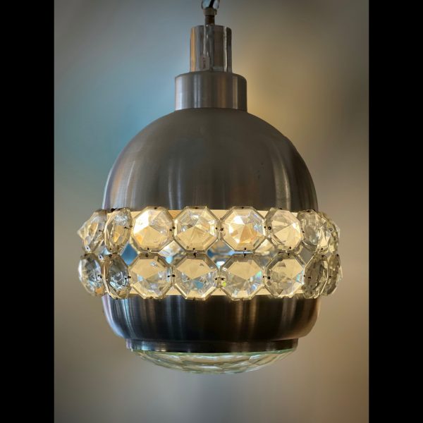 Italian pendant light with diamond cut features